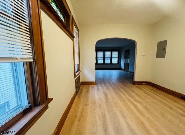 Foto del edificio - 103 Knapp Ave