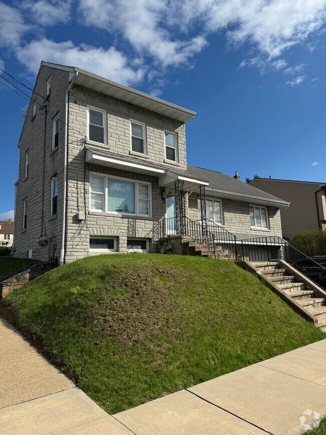 Building Photo - 500 Fern Ave