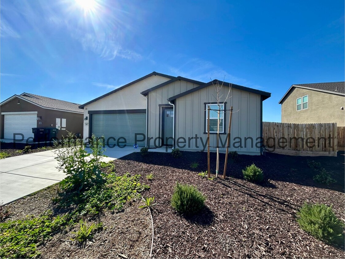 Primary Photo - Stunning 4 Bed/3 Bath SW Bakersfield Home ...