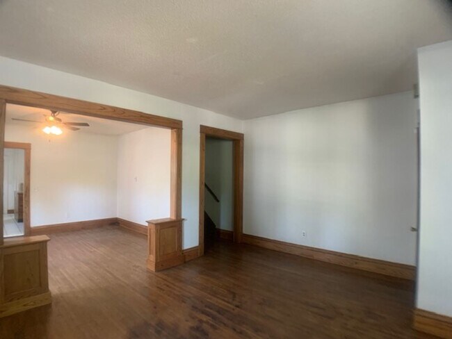 Building Photo - 1607-1609 Van Buren Ave