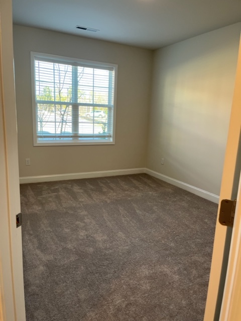 Bedroom - 980 Gateway Commons Cir