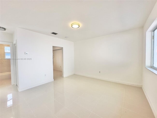Foto del edificio - 1841 NW 55th St