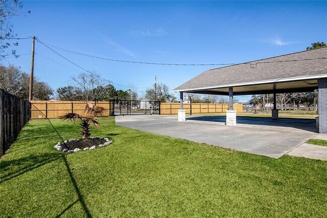 Building Photo - 503 County Rd 296