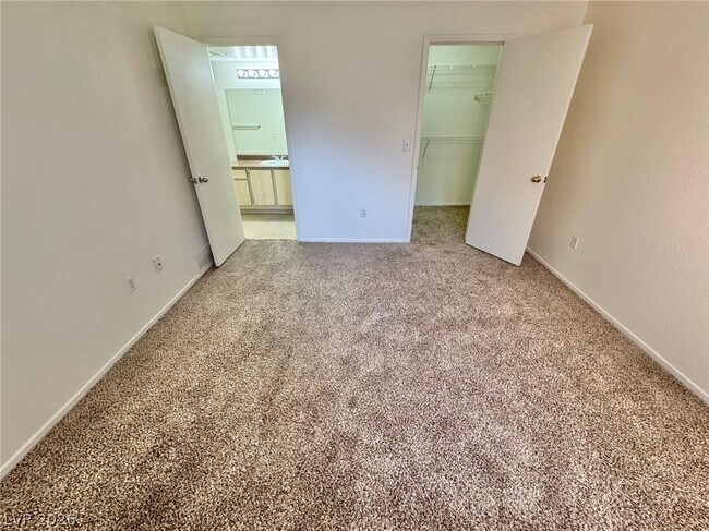 Foto del edificio - 555 E Silverado Ranch Blvd