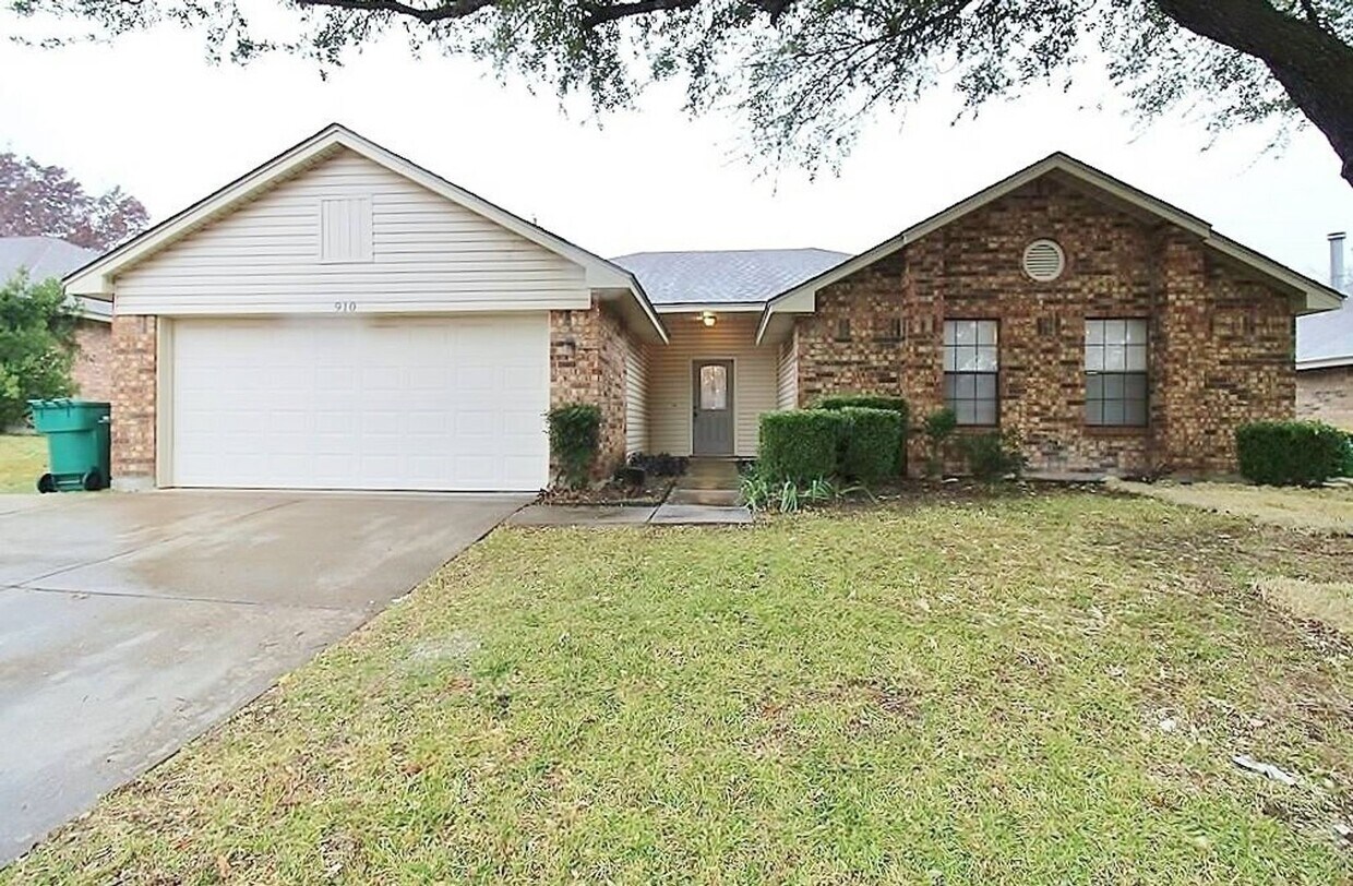 910 Elliott Dr, Cedar Hill, TX 75104 House Rental in Cedar Hill, TX