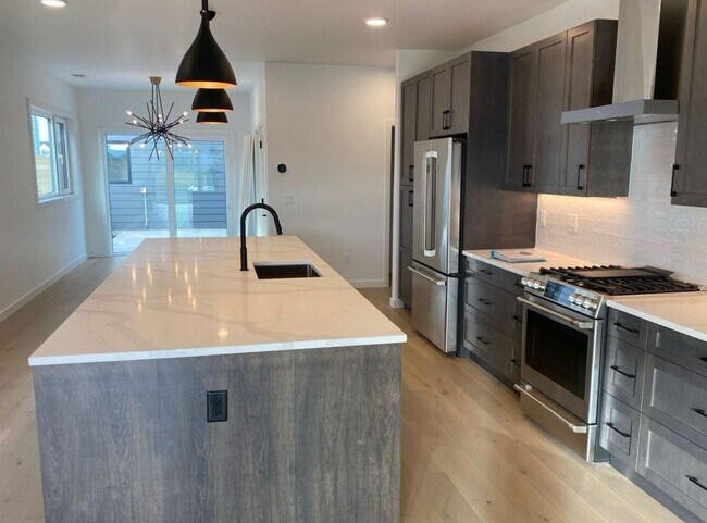 Foto del edificio - Single Family HOME with 3 Bedrooms 2 1/2 B...