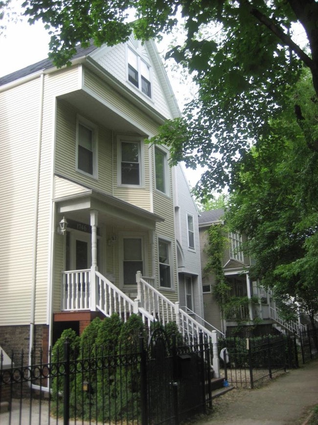 Building Photo - 1746 W Nelson St