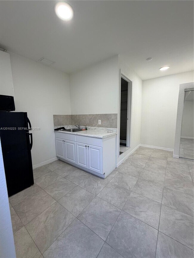 Building Photo - 9860 SW 161st Ave