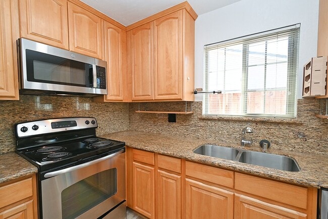 Foto del edificio - $3790 - 3BR - GORGEOUS REMODELED HOME IN N...