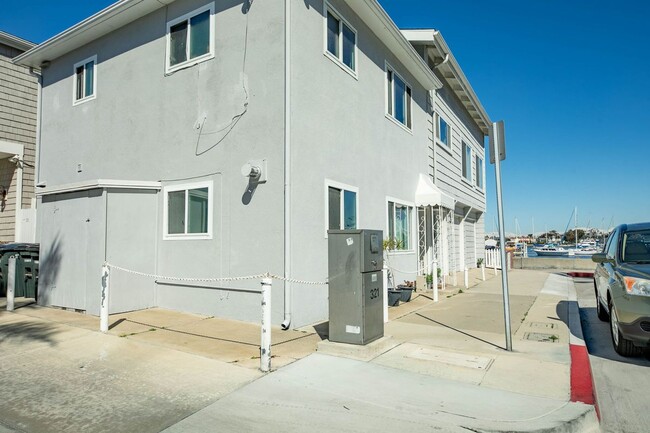 Building Photo - 311 Edgewater Ave