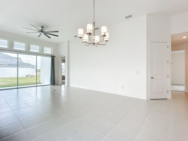 Building Photo - Spacious 4-bedroom, 2-bath House