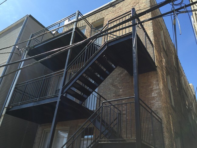 Foto del edificio - 2143 N Western Ave