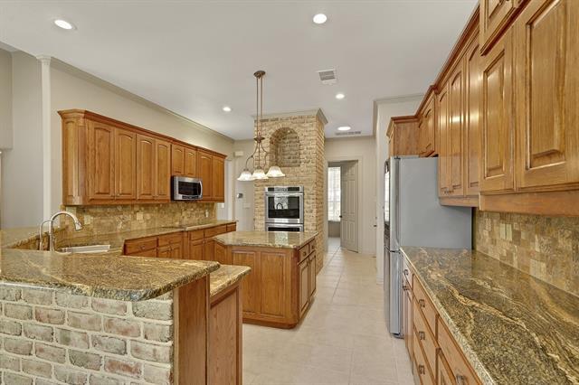 Building Photo - 10111 Bluffview Cir