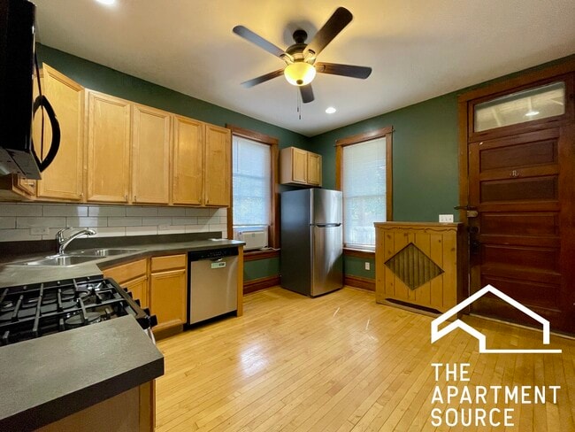 Foto del edificio - 2120 N Sawyer Ave
