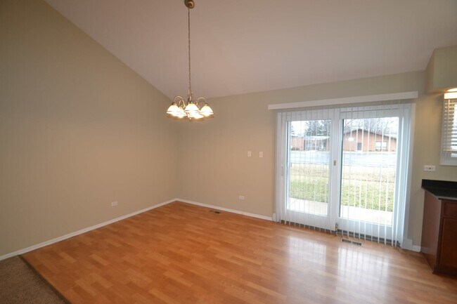 Building Photo - 171 N Prairie Dr