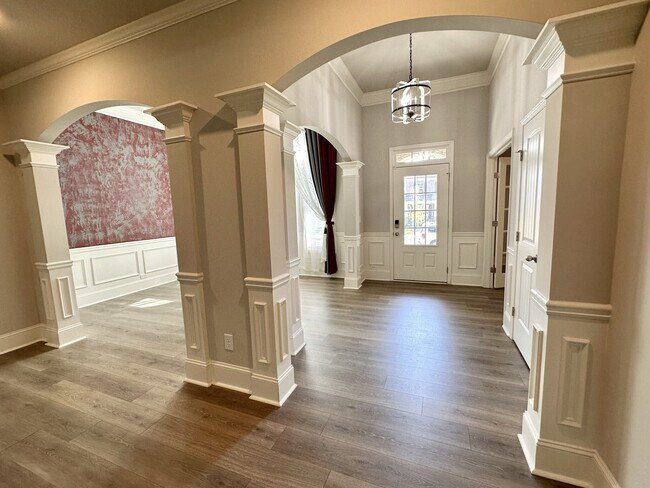 Building Photo - 6945 Daylily Ln