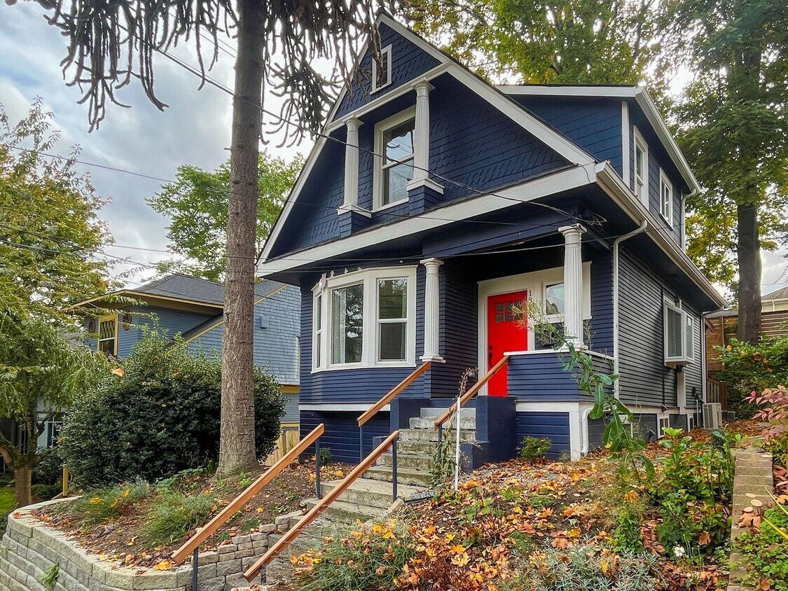 Primary Photo - Fully Restored 1900's Capitol Hill 4bd/2.5...