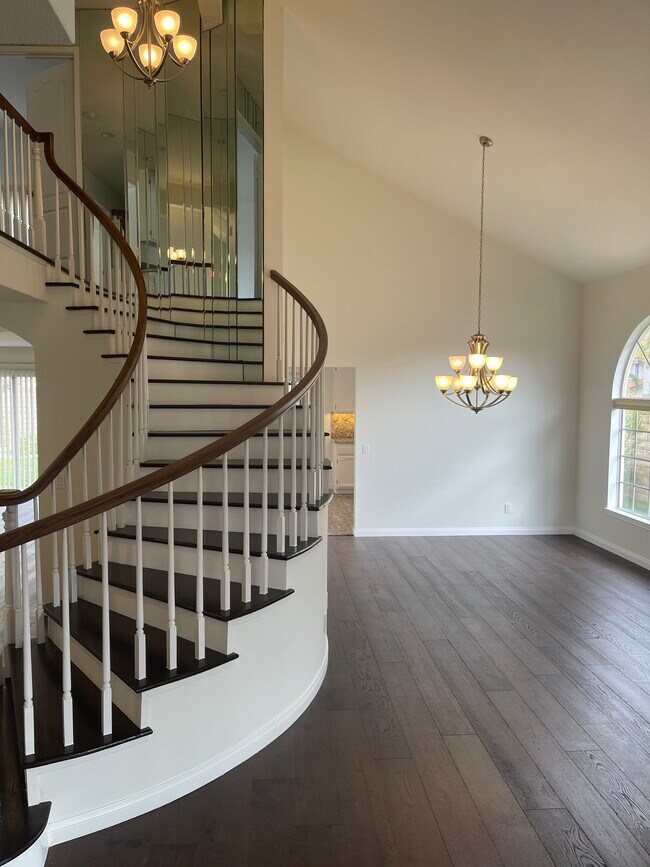 Building Photo - 12130 Falcon Crest Way