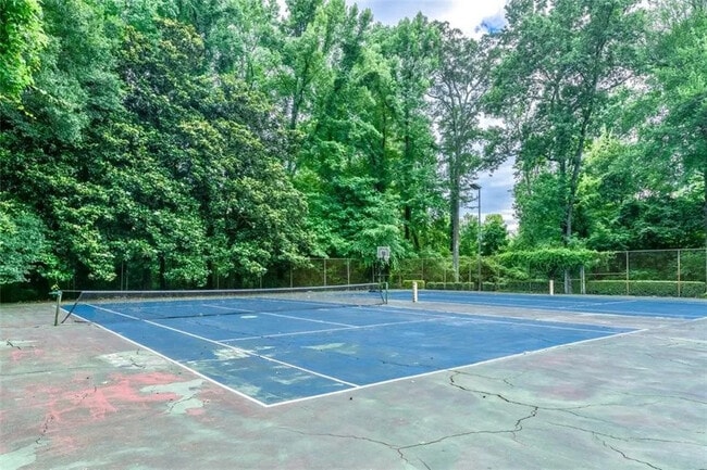 Building Photo - Room in Condo on Palmyra Dr