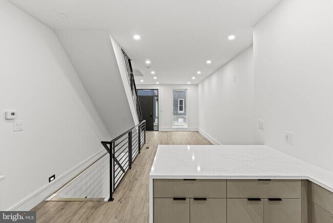 Foto del edificio - 2139 Sears St