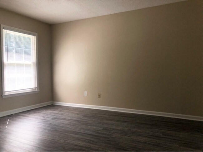 Building Photo - 135 Mellow Dr