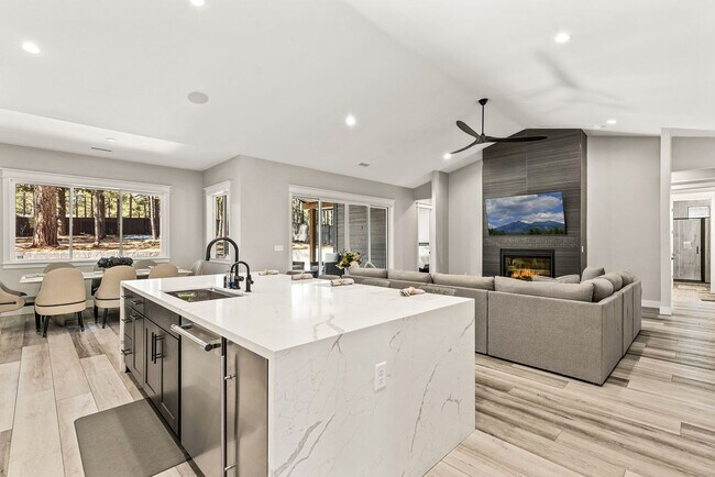 Foto del edificio - 3346 S Breton Dr