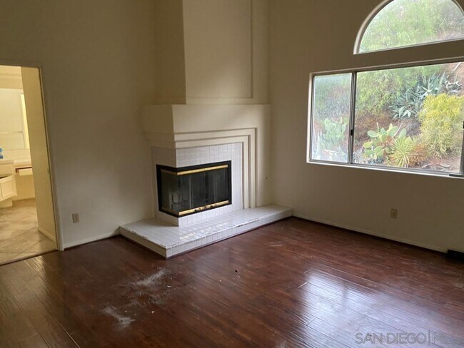 Building Photo - 15710 Hidden Valley Dr