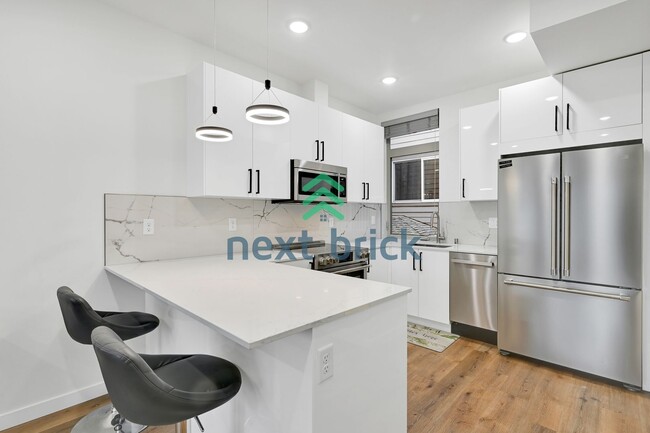 Building Photo - Modern 3-Bed, 3-Bath Townhome in the Heart...