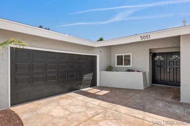 Building Photo - Just Listed! Stunning 4BR/2BA Fully Renova...