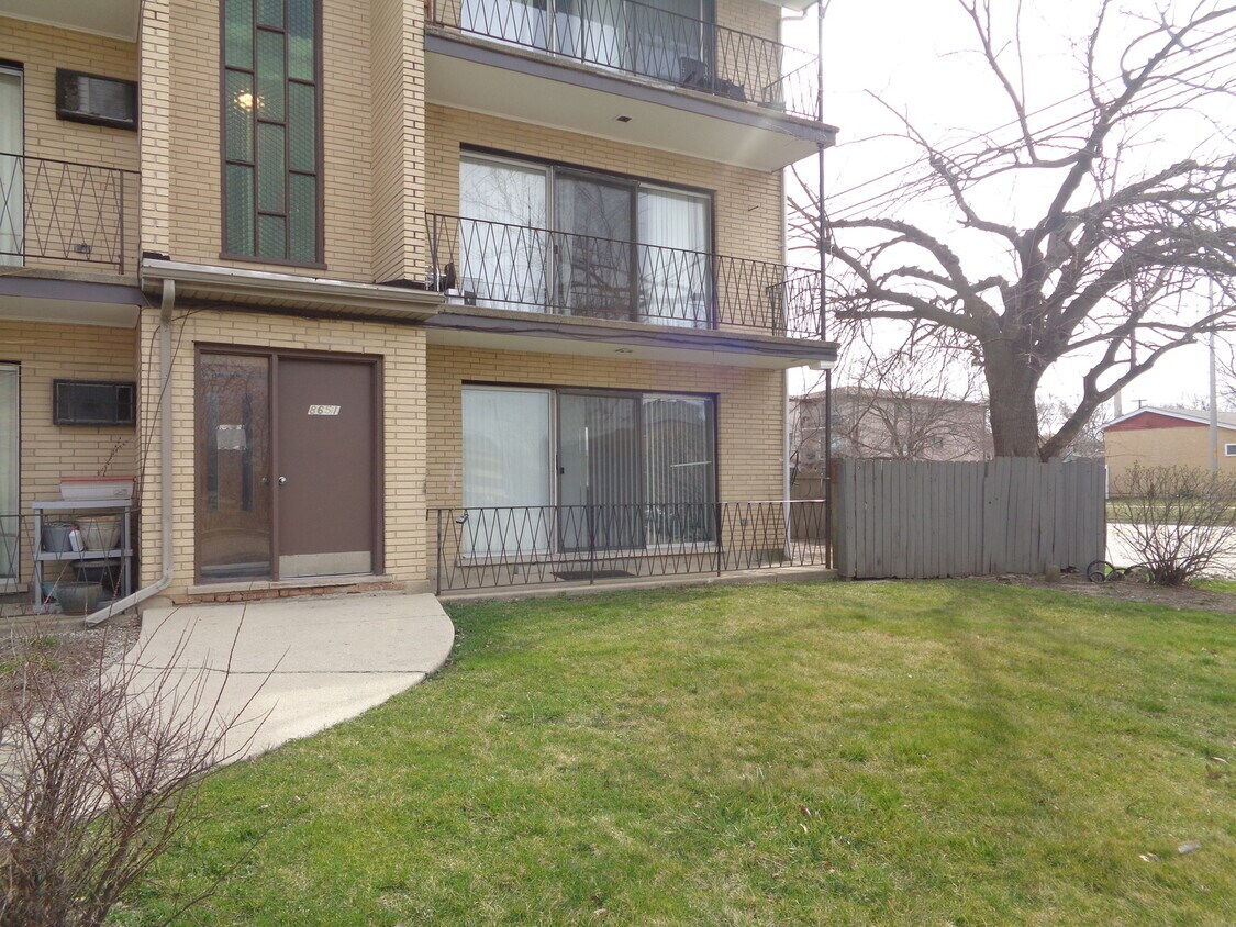 8651 S 82nd Ave Unit 1S, Hickory Hills, IL 60457 Condo for Rent in Hickory Hills, IL
