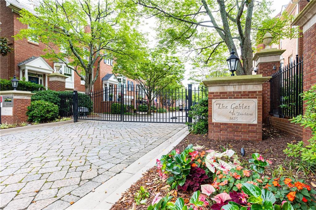 Primary Photo - 3685 Peachtree Rd NE