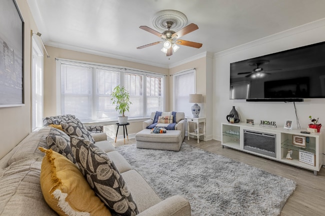 Photo - 6429 S Richmond St Apartment