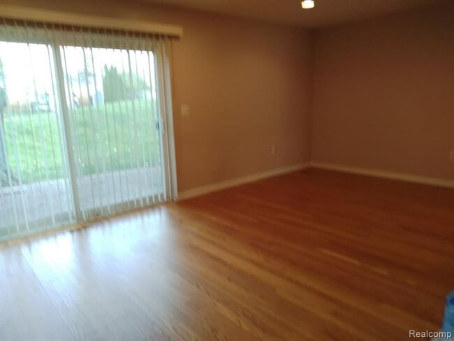 Building Photo - 2106 Parmenter Blvd