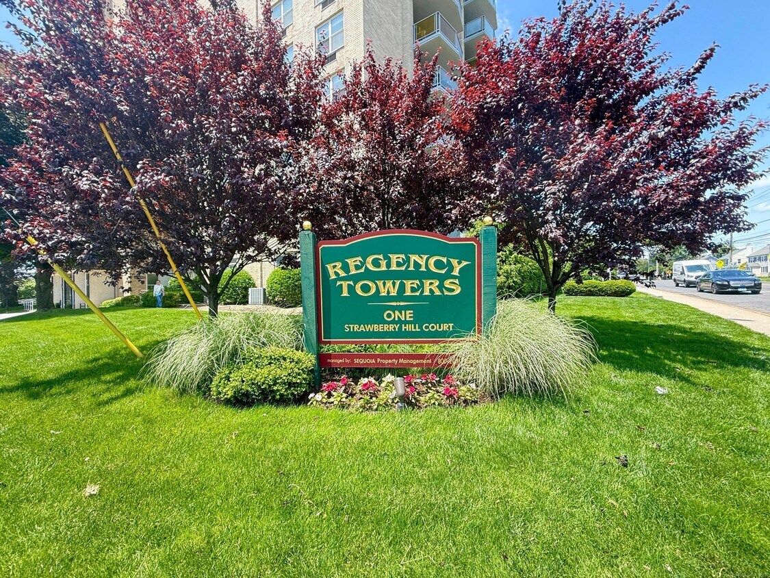 Foto principal - 1 Strawberry Hill Ct