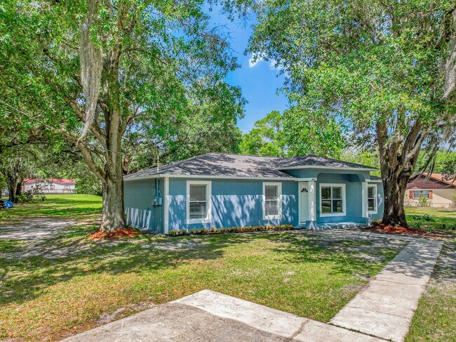 Foto del edificio - Available Now! - Beautiful 4 Bedroom Plant...