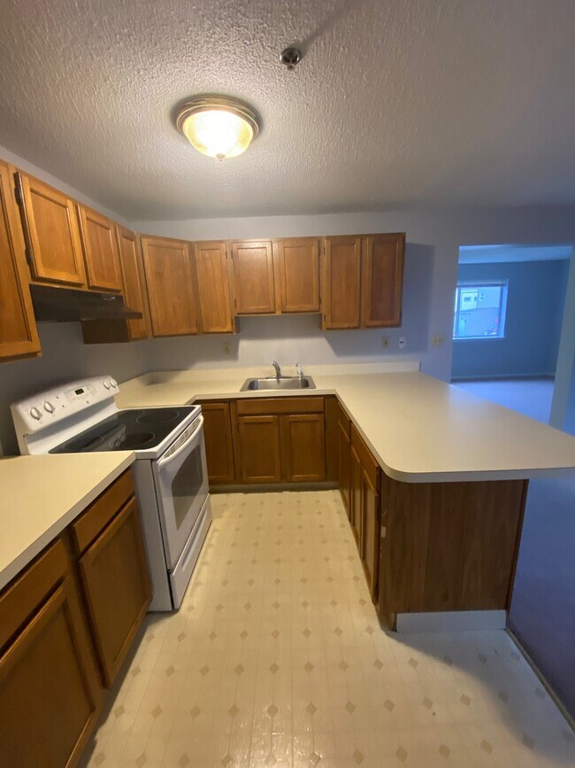 6 Crown St Unit 6, Plainville, CT 06062 Room for Rent in Plainville