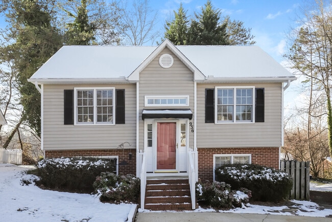 Building Photo - 936 Heatherstone Dr