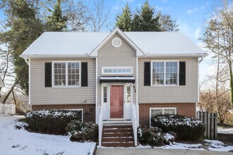 Building Photo - 936 Heatherstone Dr