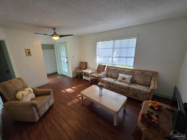 Foto del edificio - 2721 N M St