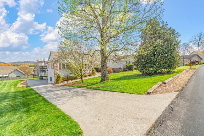 Building Photo - 318 Cheestana Way