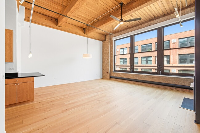 Building Photo - 2303 S Michigan Ave