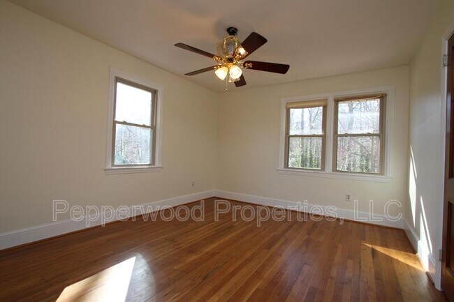 Foto del edificio - 327 N Park Dr