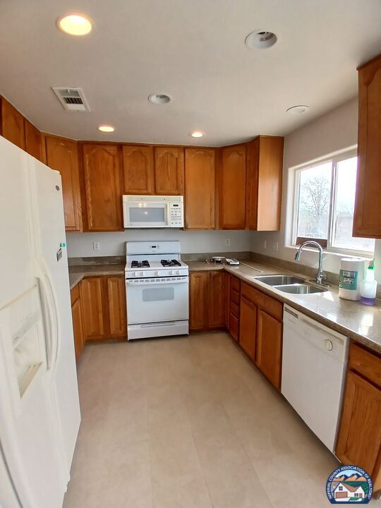Foto del edificio - 2377 Sand Knoll Ave