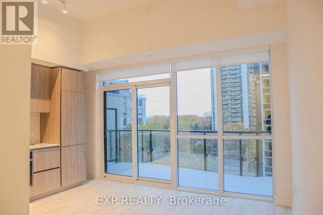 Photo du bâtiment - 120 Broadway Ave