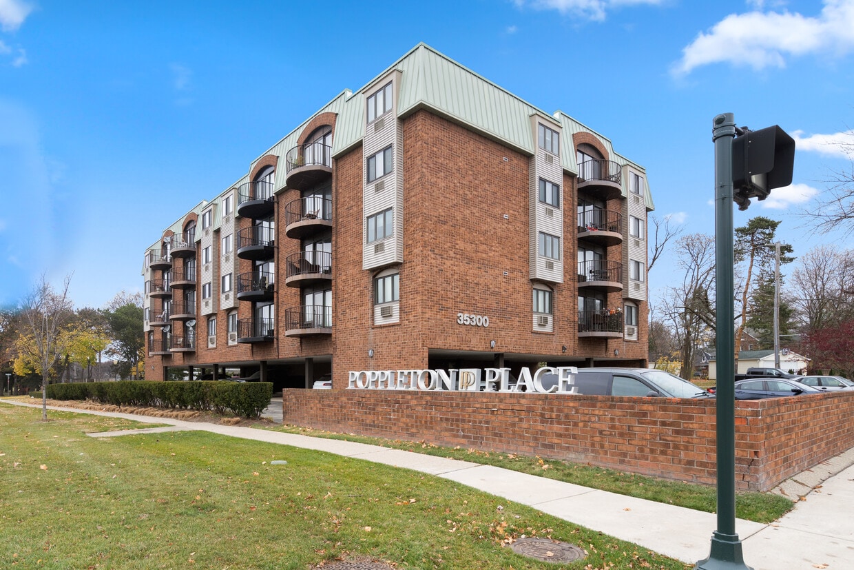 Primary Photo - 35300 Woodward Ave