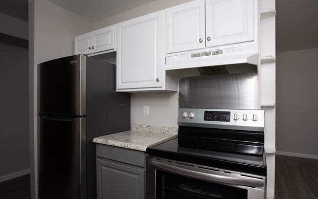 Elevate your living at Courtyards Apartments with modern kitchens featuring sleek stainless steel appliances and stylish cabinetry. Enjoy comfort and convenience in a vibrant community. Schedule your tour today! - Courtyards Apartments