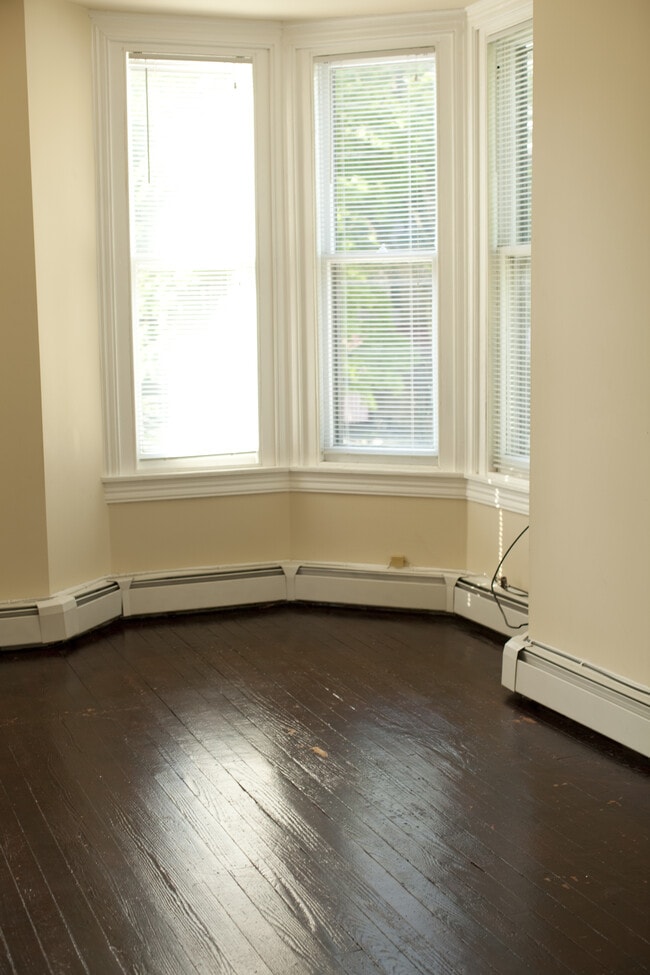 Building Photo - 208 Summit Ave