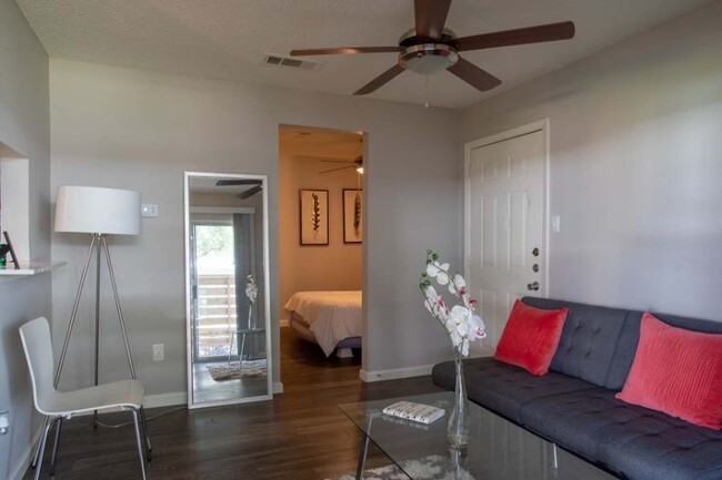 Foto del edificio - 302 North | One Month Free | Posted 11/13/24