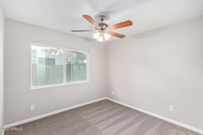 Foto del edificio - 8638 W Willow Ave