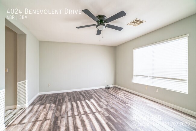 Building Photo - Gorgeous 4 bed 3 bath